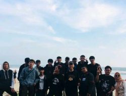 Assalamualaikum warahmatullahi wabarakatuh. Nama saya Ferdi Pratama, putra dari Ibu Bendahara yang berdomisili di Kampung Muara, Desa Ciburuy, Kecamatan