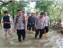 Kabid Humas Polda Jabar Tinjau Langsung Banjir Karangligar Karawang, Ribuan Warga Terdampak