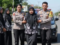 Di sebuah SD sederhana di Kecamatan Kumpeh Kabupaten Muaro Jambi, Seorang Guru h0n0rer bernama Tri Wulansari.