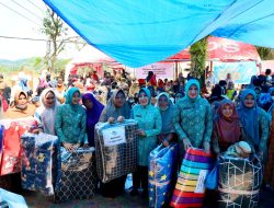 Kunjungi Dusun Sunting, Ketua Umum TP PKK Pusat Tri Tito Karnavian Salurkan Bantuan Pascabencana di Aceh Tamiang