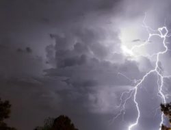 Waspada! Siklon Tropis Luana Picu Angin Kencang dan Gelombang Tinggi di 6 Provinsi