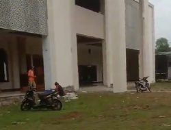 Pekerja GRC Keluhkan Upah Pemasangan Terawang di Masjid Raya Cibubur Country Belum Dibayar