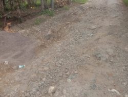 Warga Keluhkan Jalan Rusak Parah di Kampung Surya, Desa Tanjungsari